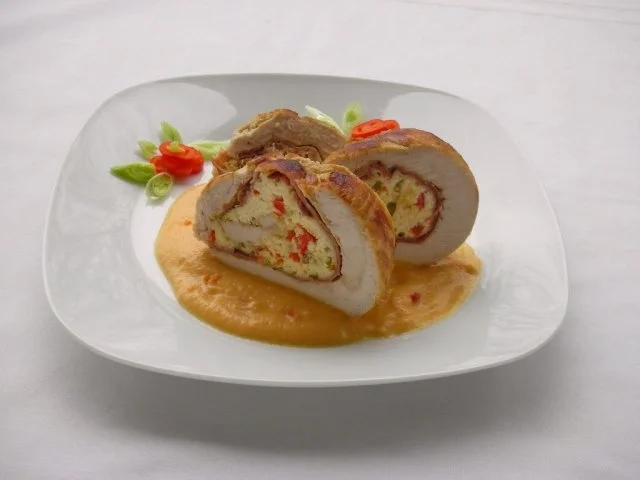 Rezept: Putenrollbraten gefüllt mit Schinken-Quark und Gemüse Bild Nr. 2 Putenrollbraten gefüllt mit Schinken-Quark und Gemüse - Rezept - Bild Nr. 2