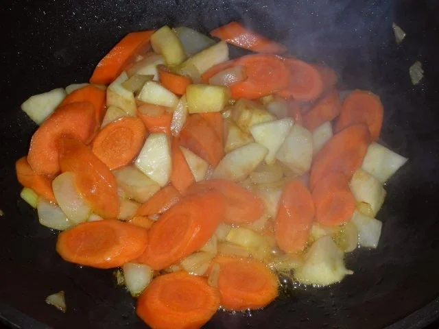 Rezept: Putenrollbraten gefüllt mit Schinken-Quark und Gemüse Bild Nr. 9 Putenrollbraten gefüllt mit Schinken-Quark und Gemüse - Rezept - Bild Nr. 9