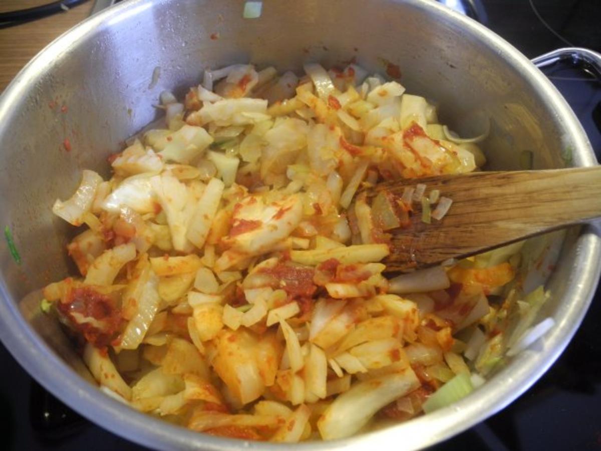 Vegan : Mit Bulgur gefüllter Zucchini auf Tomaten - Fenschel - Gemüse - Rezept - Bild Nr. 6
