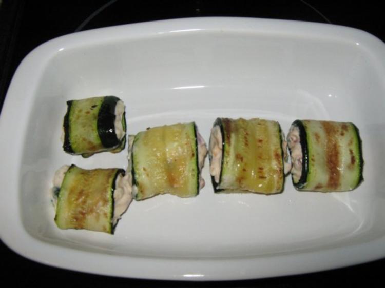 Vorspeise: Zucchini Röllchen mit Frischkäsefüllung - schnell & einfach ... Vorspeise: Zucchini Röllchen mit Frischkäsefüllung - schnell & einfach ...