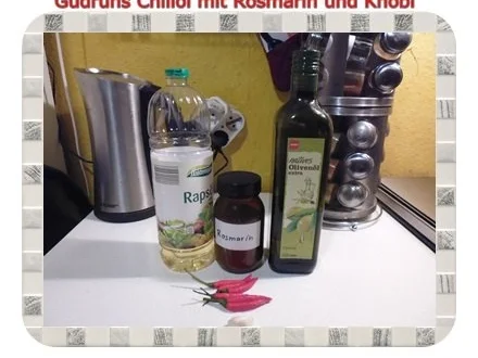Rezept: Öl: Chiliöl mit Rosmarin und Knobi Bild Nr. 2 Öl: Chiliöl mit Rosmarin und Knobi - Rezept - Bild Nr. 2