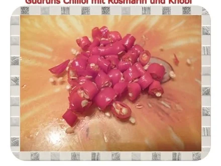 Rezept: Öl: Chiliöl mit Rosmarin und Knobi Bild Nr. 3 Öl: Chiliöl mit Rosmarin und Knobi - Rezept - Bild Nr. 3