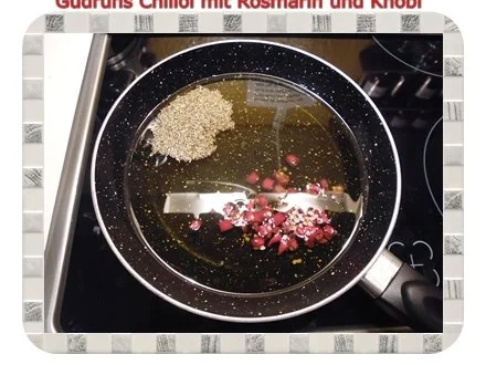 Rezept: Öl: Chiliöl mit Rosmarin und Knobi Bild Nr. 4 Öl: Chiliöl mit Rosmarin und Knobi - Rezept - Bild Nr. 4