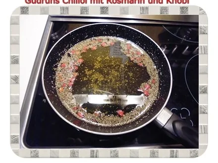 Rezept: Öl: Chiliöl mit Rosmarin und Knobi Bild Nr. 5 Öl: Chiliöl mit Rosmarin und Knobi - Rezept - Bild Nr. 5