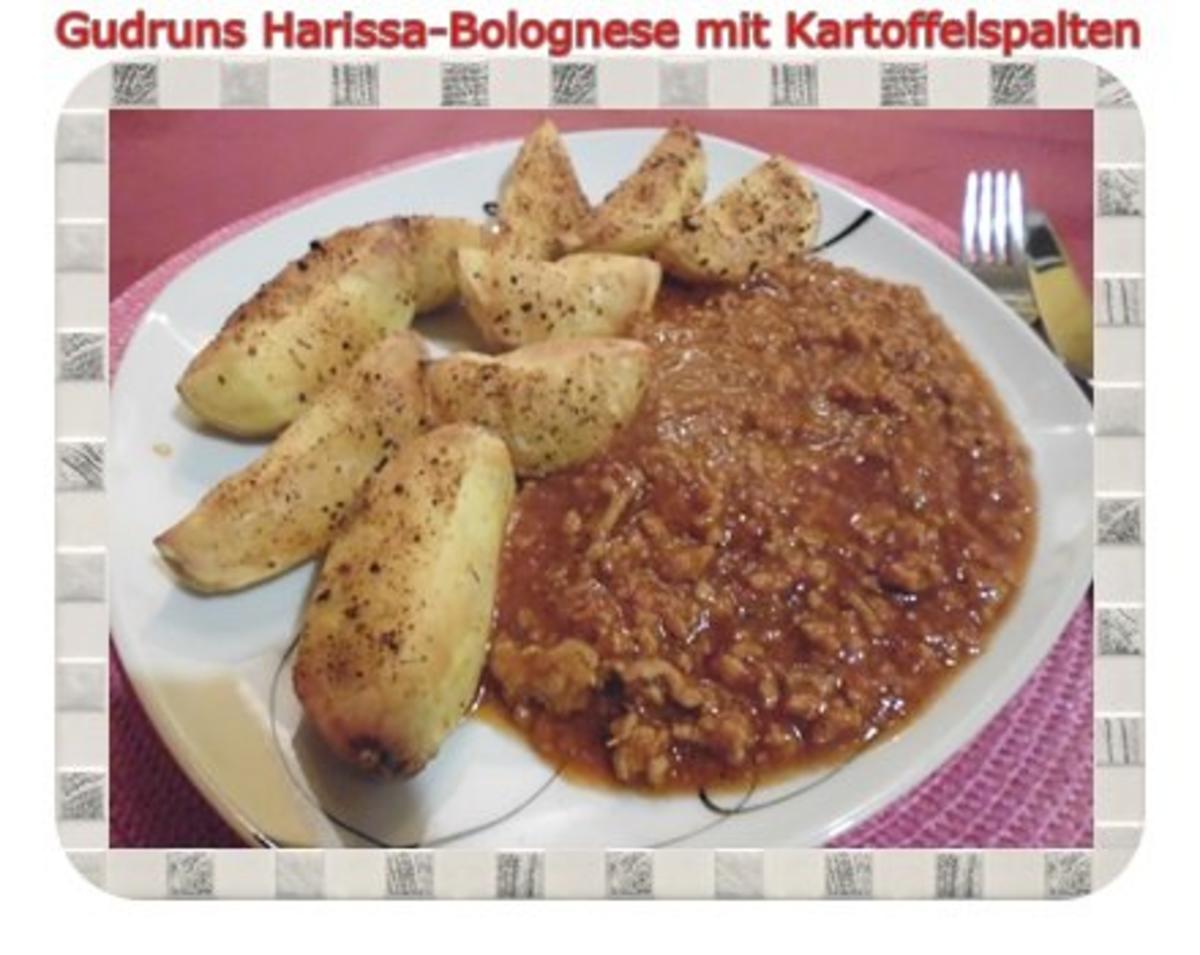 Hackfleisch: Harissa-Bolognese mit Kartoffelspalten - Rezept