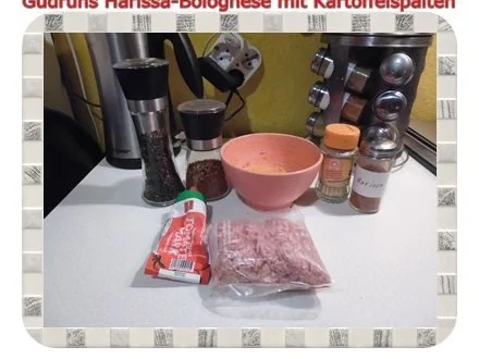 Hackfleisch: Harissa-Bolognese mit Kartoffelspalten - Rezept - Bild Nr. 2