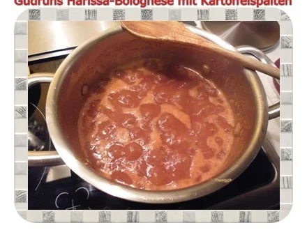 Hackfleisch: Harissa-Bolognese mit Kartoffelspalten - Rezept - Bild Nr. 5