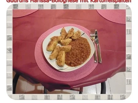 Hackfleisch: Harissa-Bolognese mit Kartoffelspalten - Rezept - Bild Nr. 12