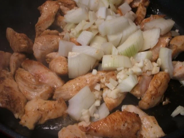 Geflügel: Hähnchen-Geschnetzeltes in Schmorgemüse mit Kräuter-Butter-Reis - Rezept - Bild Nr. 5