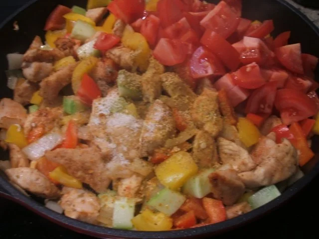 Geflügel: Hähnchen-Geschnetzeltes in Schmorgemüse mit Kräuter-Butter-Reis - Rezept - Bild Nr. 8