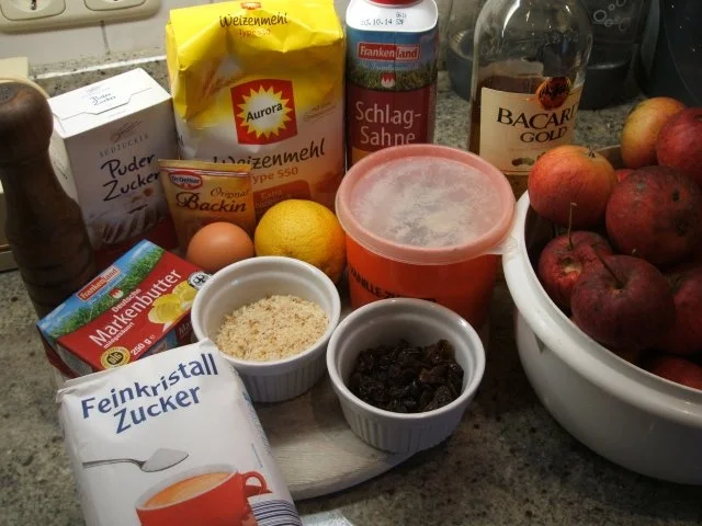 Backen: Südtiroler Apfelstrudel - eine süße Verführung    **** für Geli zum Geburtstag**** - Rezept - Bild Nr. 2