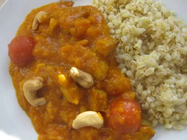 Rezept: Kürbiscurry mit Putenfiletstreifen und Ebly-Reis Kürbiscurry mit Putenfiletstreifen und Ebly-Reis - Rezept