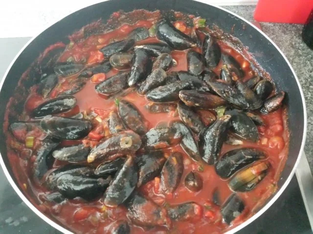 Muscheln mit pikanter Tomatensauce - Rezept - Bild Nr. 2