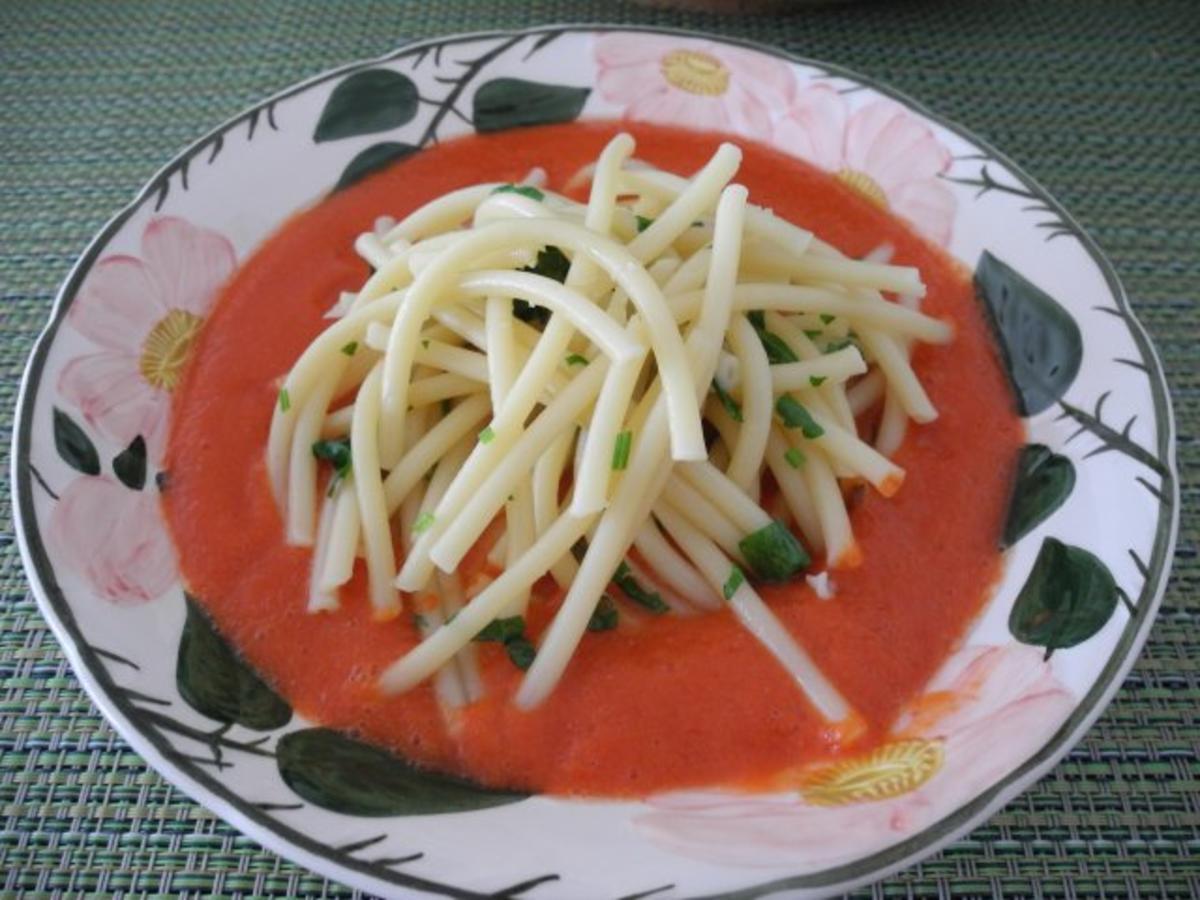 Petersilien - Makkaroni auf Tomaten - Paprika - Sauce - Rezept