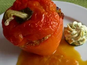 Paprikaschote gefüllt mit Quinoa auf einer Kürbissoße - Rezept