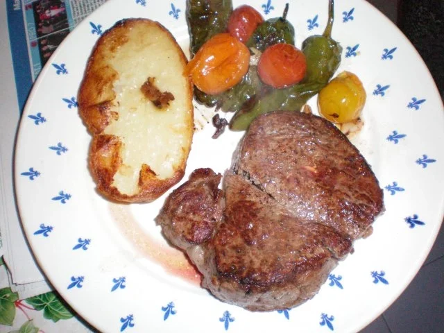 Rezept: Fleisch: Angusfilet und Angussteak mit Backkartoffeln Fleisch: Angusfilet und Angussteak mit Backkartoffeln - Rezept