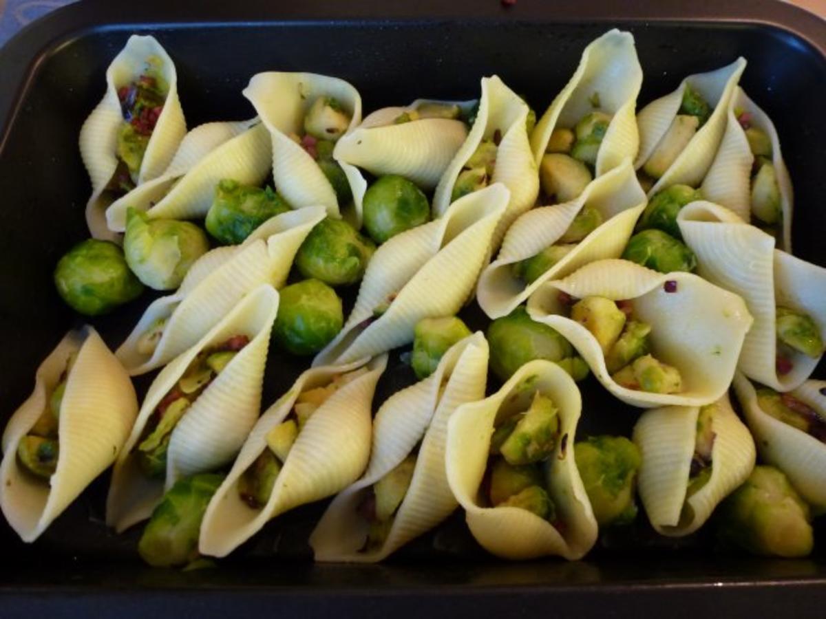 Bilder für Conchiglioni gefüllt mit würzigem Rosenkohl und mit Käse überbacken - Rezept