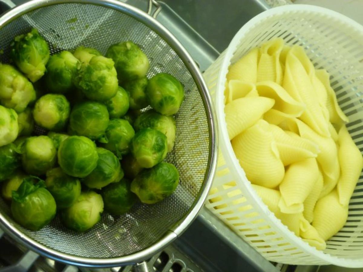 Conchiglioni gefüllt mit würzigem Rosenkohl und mit Käse überbacken - Rezept - Bild Nr. 5