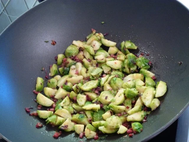 Rezept: Conchiglioni gefüllt mit würzigem Rosenkohl und mit Käse überbacken Bild Nr. 7 Conchiglioni gefüllt mit würzigem Rosenkohl und mit Käse überbacken - Rezept - Bild Nr. 7