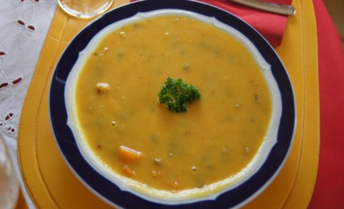 Curry-Gemüsesuppe mit Einlage - Rezept