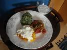 Ägäischer Hackbraten, Joghurt mit Gurke, Kartoffeln mit Ei und Joghurt, Petersiliensalat - Rezept