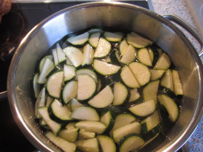 Hackfleischauflauf mit Zucchini und Schafskäse - Rezept - kochbar.de