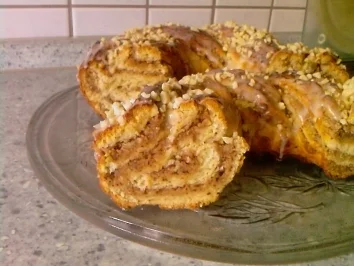 Hefekranz mit Marzipan- Nussfüllung - Rezept