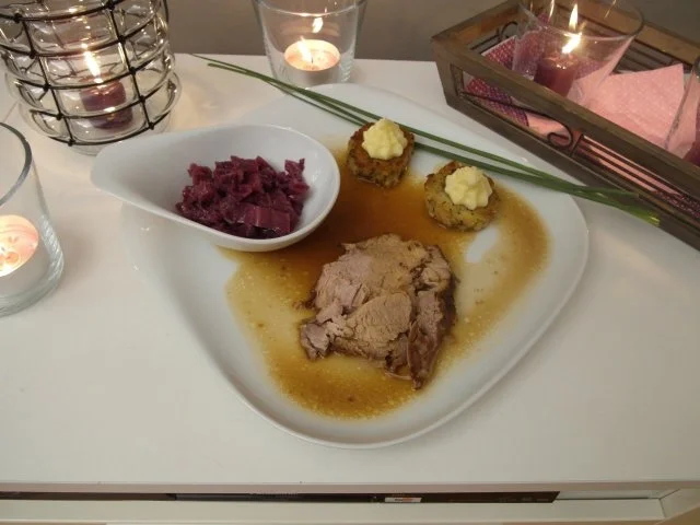 Rezept: König Ludwig tischt auf (Bayrischer Schweinebraten mit Biersauce) König Ludwig tischt auf (Bayrischer Schweinebraten mit Biersauce) - Rezept