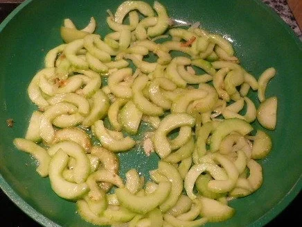 Gurken-Kartoffel-Ragout mit kross gebratenem Zanderfilet - Rezept - Bild Nr. 2