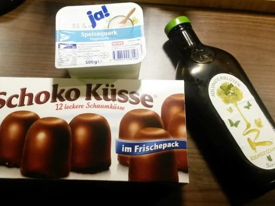 Rezept: Quarkdessert mit Erdbeeren & Schokoküssen Bild Nr. 3 Quarkdessert mit Erdbeeren & Schokoküssen - Rezept - Bild Nr. 3