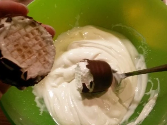 Rezept: Quarkdessert mit Erdbeeren & Schokoküssen Bild Nr. 5 Quarkdessert mit Erdbeeren & Schokoküssen - Rezept - Bild Nr. 5