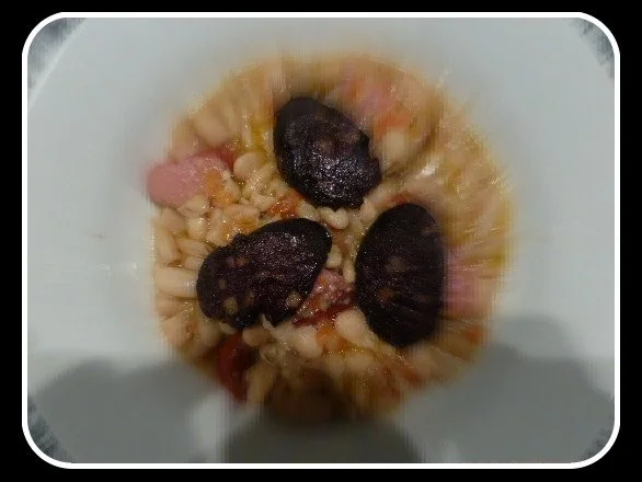 Rezept: Weiße Bohnen mit Speck,Mettwurst und gebratener Blutwurst Weiße Bohnen mit Speck,Mettwurst und gebratener Blutwurst - Rezept