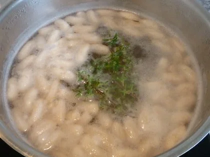 Rezept: Weiße Bohnen mit Speck,Mettwurst und gebratener Blutwurst Bild Nr. 2 Weiße Bohnen mit Speck,Mettwurst und gebratener Blutwurst - Rezept - Bild Nr. 2