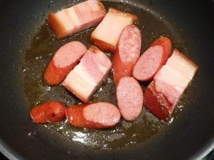 Rezept: Weiße Bohnen mit Speck,Mettwurst und gebratener Blutwurst Bild Nr. 5 Weiße Bohnen mit Speck,Mettwurst und gebratener Blutwurst - Rezept - Bild Nr. 5