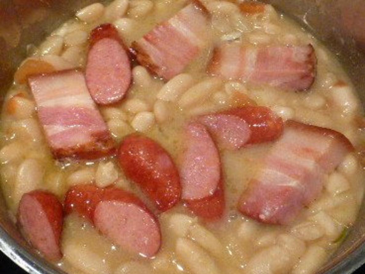 Weiße Bohnen mit Speck, Mettwurst und gebratener Blutwurst - einfach ...