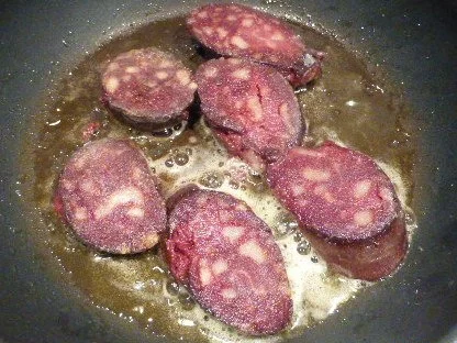 Rezept: Weiße Bohnen mit Speck,Mettwurst und gebratener Blutwurst Bild Nr. 7 Weiße Bohnen mit Speck,Mettwurst und gebratener Blutwurst - Rezept - Bild Nr. 7