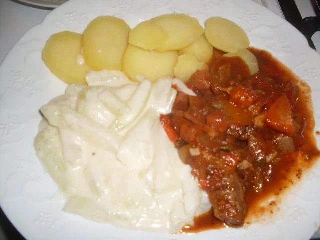 Lammfilets in einer Paprika-Tomaten-Kräuter-Sauce ...... - Rezept