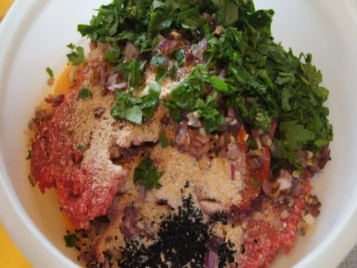 Köfte mit Paprikasauce und Jogurt - Rezept - Bild Nr. 5