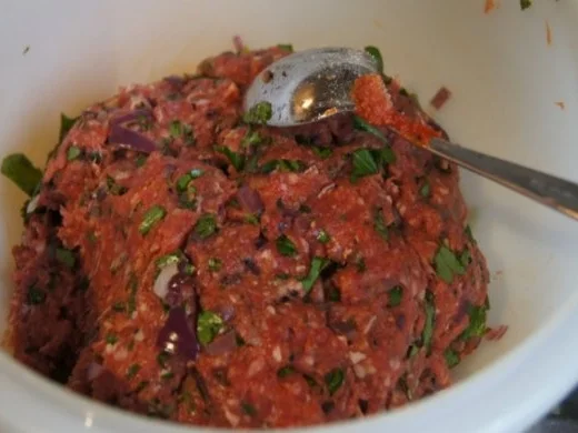 Köfte mit Paprikasauce und Jogurt - Rezept - Bild Nr. 6