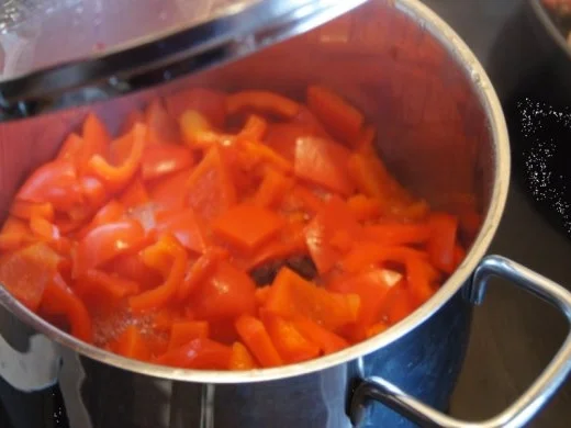 Köfte mit Paprikasauce und Jogurt - Rezept - Bild Nr. 12