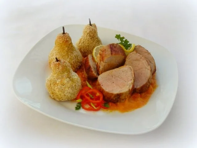 Schweinslungenbraten an Paprikasauce und Safran-Reisbirnen - Rezept - Bild Nr. 2