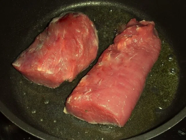 Schweinslungenbraten an Paprikasauce und Safran-Reisbirnen - Rezept - Bild Nr. 4