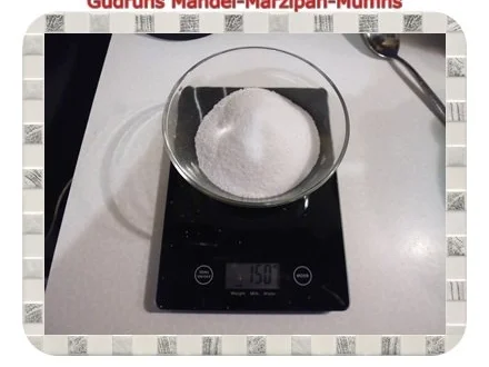 Rezept: Muffins: Mandel-Marzipan-Muffins Bild Nr. 4 Muffins: Mandel-Marzipan-Muffins - Rezept - Bild Nr. 4