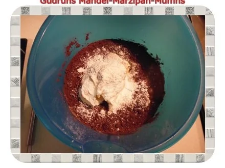 Rezept: Muffins: Mandel-Marzipan-Muffins Bild Nr. 8 Muffins: Mandel-Marzipan-Muffins - Rezept - Bild Nr. 8