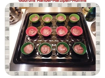 Rezept: Muffins: Mandel-Marzipan-Muffins Bild Nr. 10 Muffins: Mandel-Marzipan-Muffins - Rezept - Bild Nr. 10