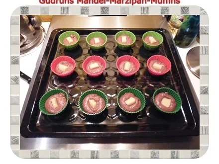Rezept: Muffins: Mandel-Marzipan-Muffins Bild Nr. 12 Muffins: Mandel-Marzipan-Muffins - Rezept - Bild Nr. 12