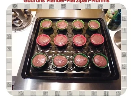 Rezept: Muffins: Mandel-Marzipan-Muffins Bild Nr. 13 Muffins: Mandel-Marzipan-Muffins - Rezept - Bild Nr. 13