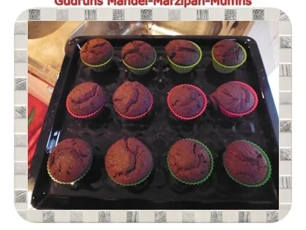 Rezept: Muffins: Mandel-Marzipan-Muffins Bild Nr. 16 Muffins: Mandel-Marzipan-Muffins - Rezept - Bild Nr. 16
