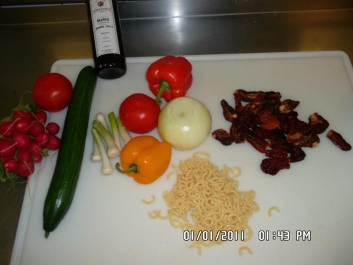 Nudelsalat mit getrockneten Tomaten - Rezept