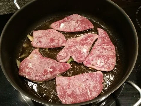 Kalbsleber mit Salbei, Blattspinat und Kartoffelpuree - Rezept - Bild Nr. 4